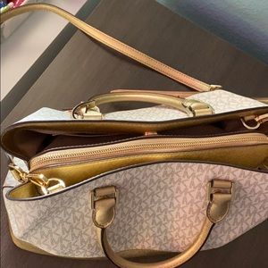 Michael Kors Bags - Michael Kors Crossbody Purse Luxury Michael Kors Bags - Michael Kors Crossbody Purse Luxury